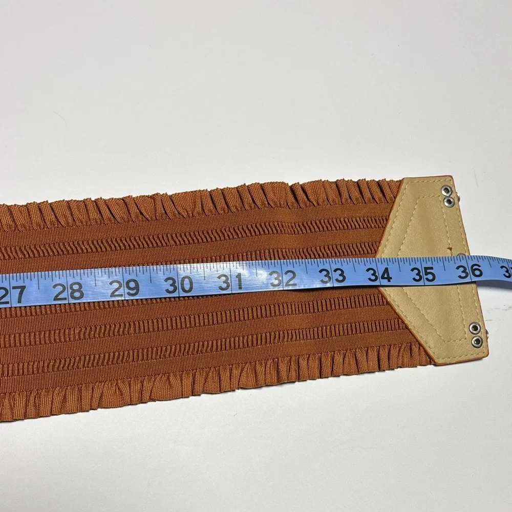 Wide, stretchy belt with ruffle edges and faux leather detail, OS